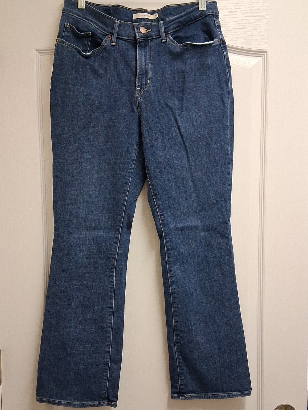 Levi's Women's Dark Blue Classic Bootcut Jeans Size 30 EUC
